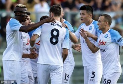 AC米兰-意甲集结日走向成谜，那不勒斯更衣室发声，赛场秩序良好，团队化学反应显著(拿波里为什么叫那不勒斯)